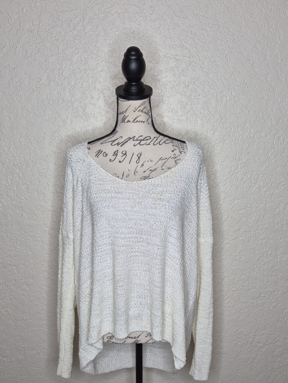 Miracle Sweater Cream‎ Size M/L